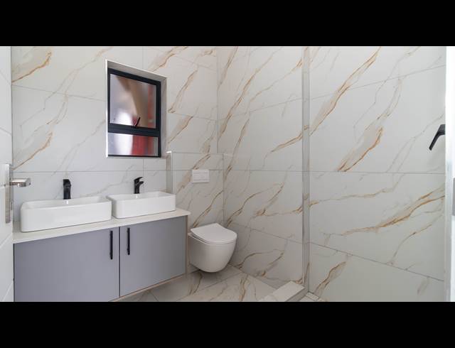 3 BEDROOM APARTMENT FOR SALE IN SANDOWN